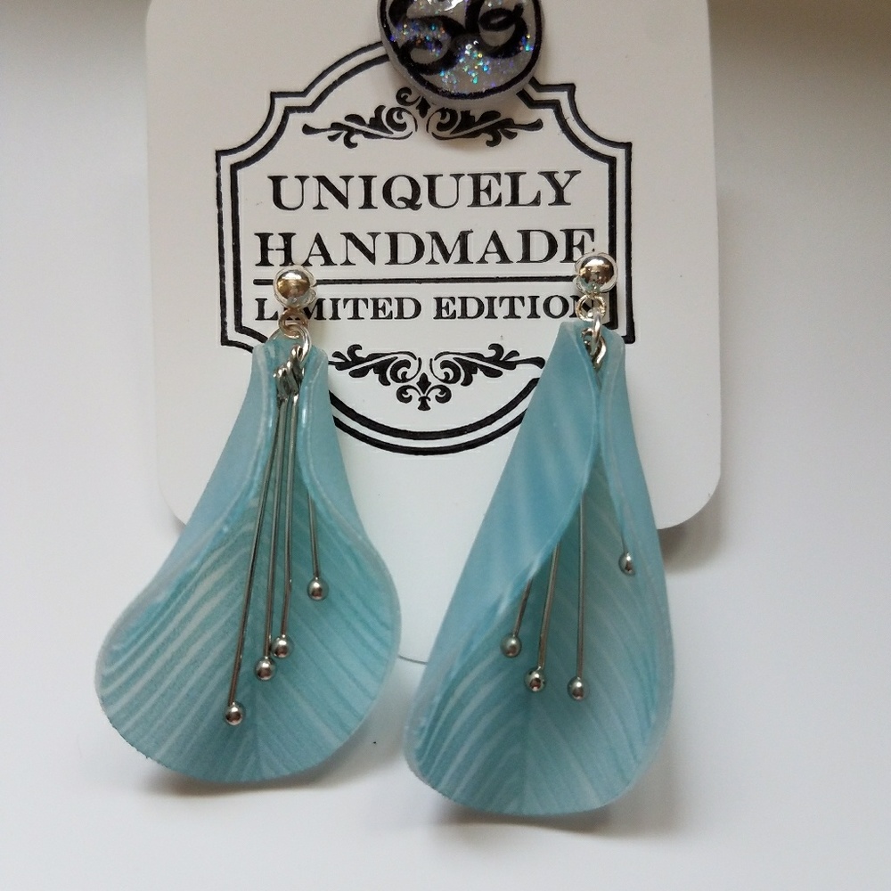 Beautiful calla flower earrings